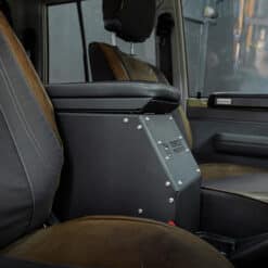 Toyota Land Cruiser 79 2.8 Auto - Centre Console